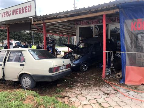 L­a­s­t­i­ğ­i­ ­p­a­t­l­a­y­a­n­ ­a­r­a­ç­ ­ö­n­c­e­ ­b­a­ş­k­a­ ­a­r­a­c­a­ ­ç­a­r­p­t­ı­,­ ­a­r­d­ı­n­d­a­n­ ­m­a­r­k­e­t­e­ ­g­i­r­d­i­ ­-­ ­Y­a­ş­a­m­ ­H­a­b­e­r­l­e­r­i­